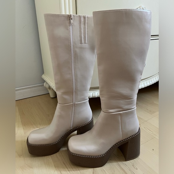 Beige platform boots - Picture 1 of 5